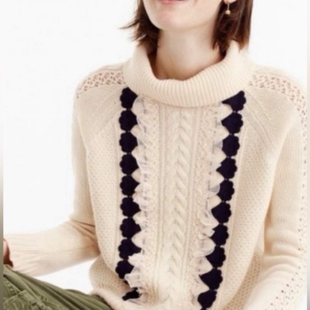 J CREW RUFFLE FRONT CABLE KNIT WOOL BLEND CREAN SWEATER. SIZE S